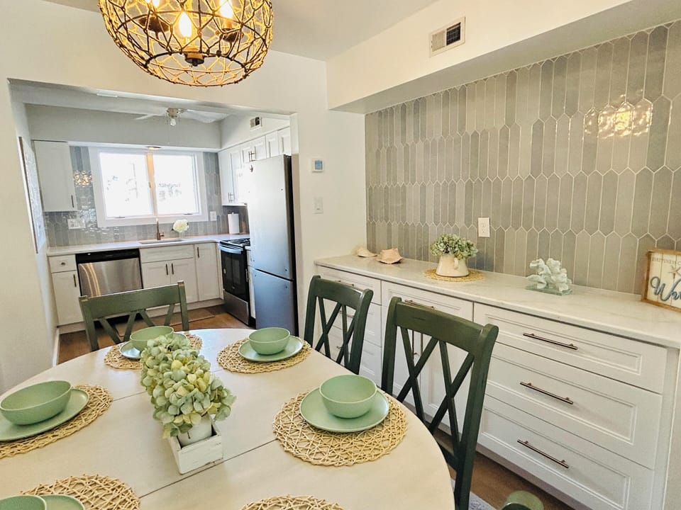 Dining and Kitchen (2nd floor)