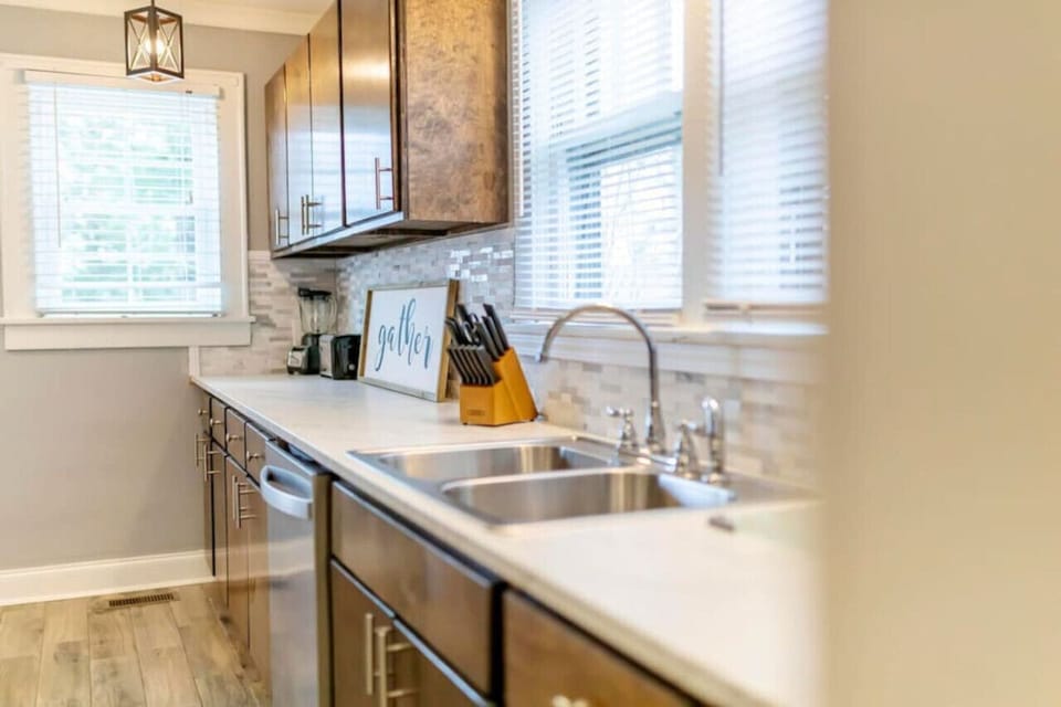 The full size kitchen has all of the essentials you need to prepare meals for you and your family during your stay.