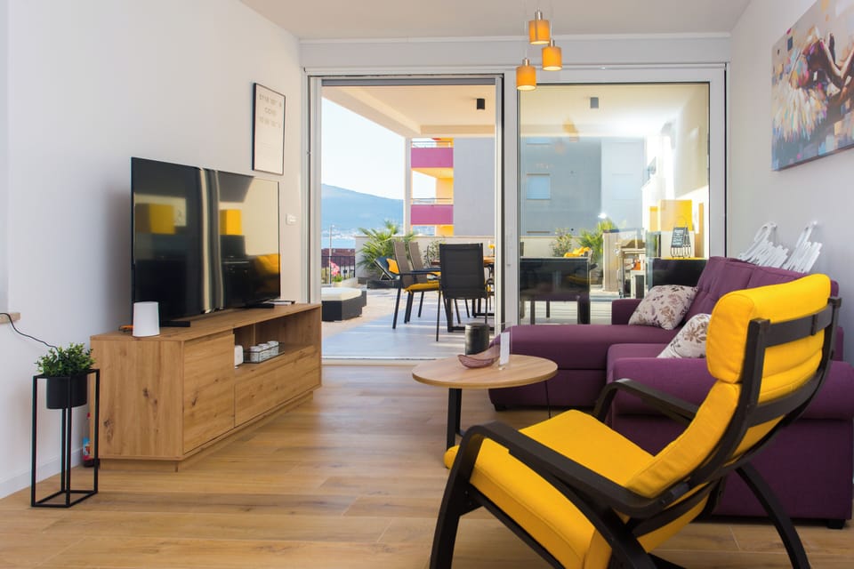 Apartment, 2 Bedrooms, Smoking, Balcony | Living area
