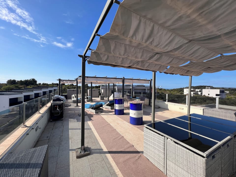 Apartment, 3 Bedrooms, Smoking, Balcony | Property grounds