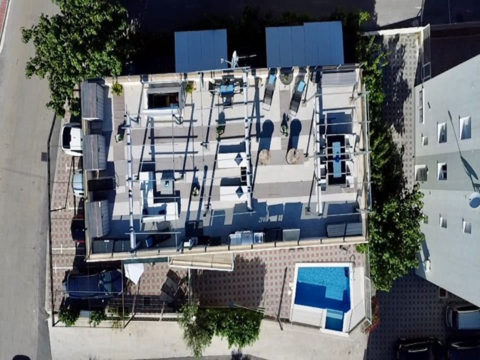 Apartment, 3 Bedrooms, Smoking, Balcony | 4 bedrooms