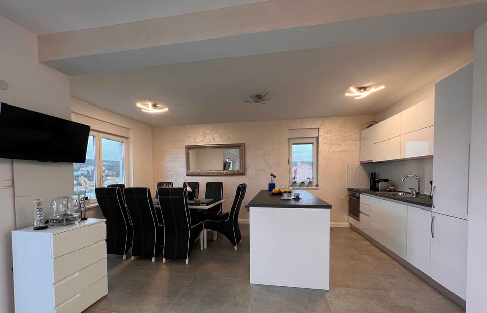 Apartment, 3 Bedrooms, Smoking, Balcony | Interior
