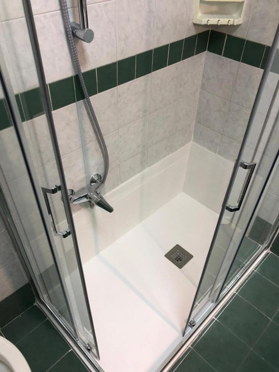 Room, 1 Bedroom, Accessible, Smoking | Bathroom amenities
