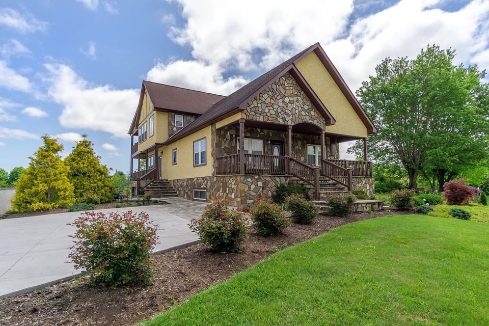 The outdoors is one of the best features of this property with its beautiful natural landscape.