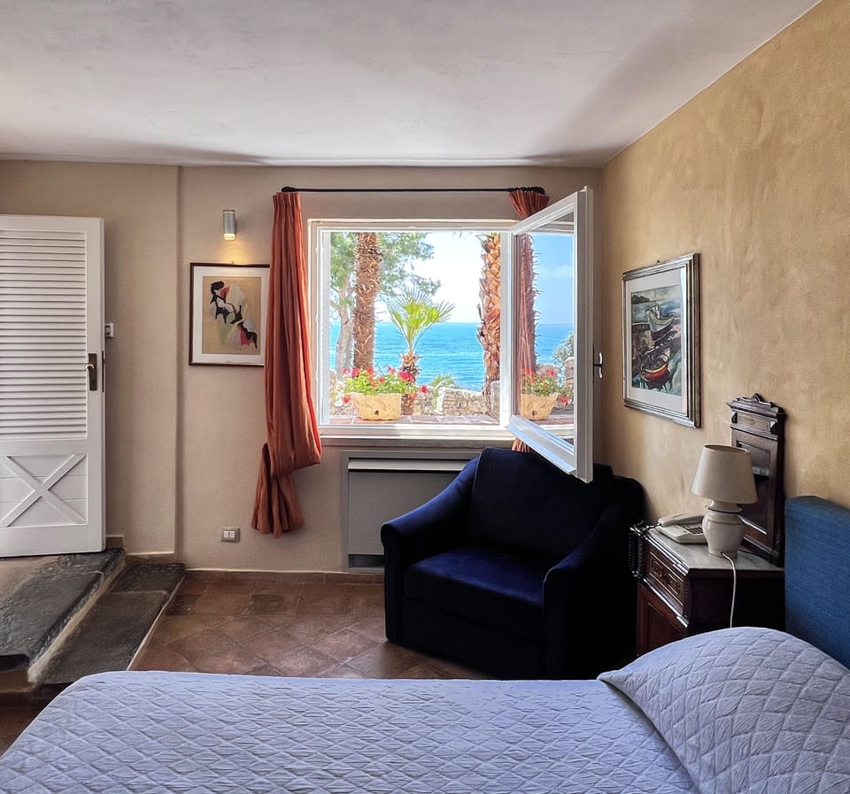 Superior Matrimoniale Vista Mare | Hypo-allergenic bedding available, minibar, in-room safe