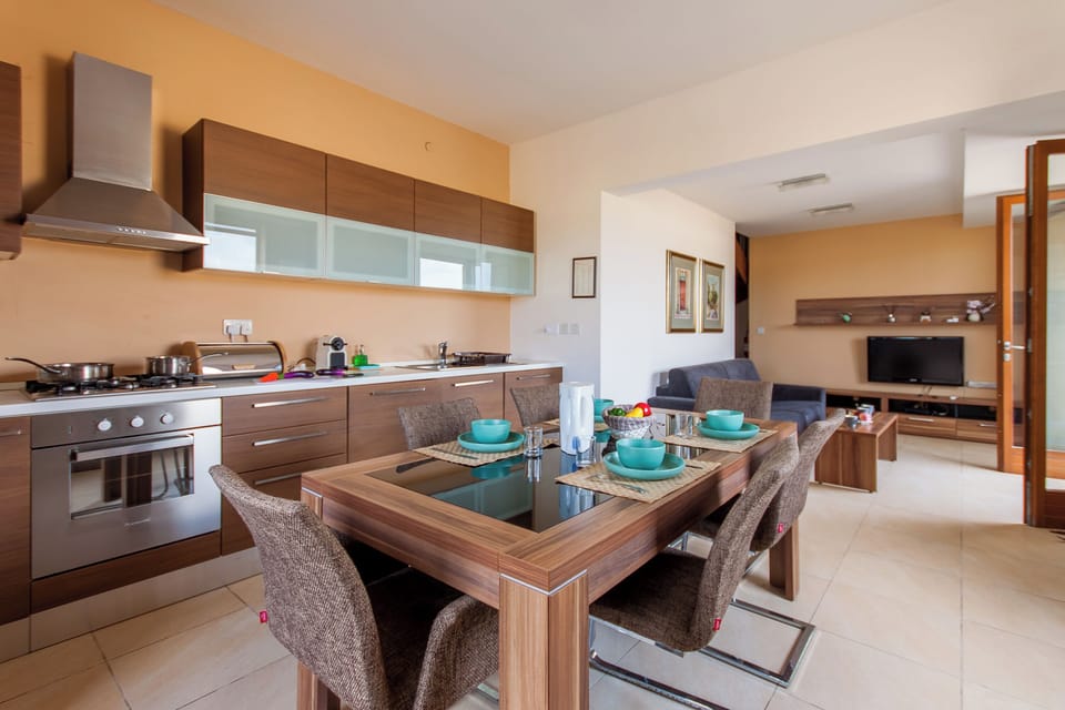 Family House, Multiple Bedrooms, 2 Bathrooms (Harbour Views Gozitan Villa + Shared) | Private kitchen | Fridge, microwave, oven, stovetop