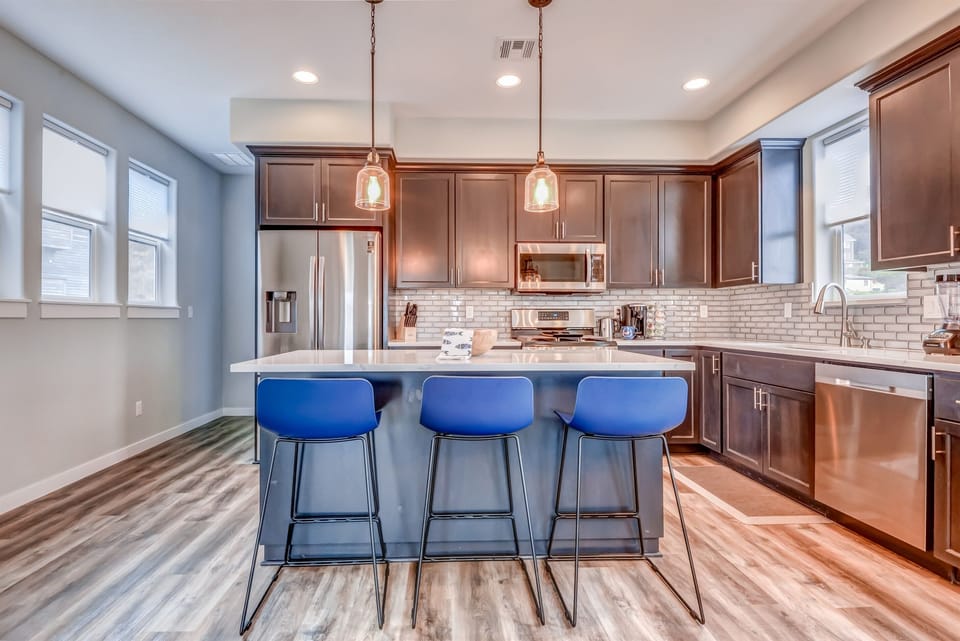 Full Kitchen with Large Island