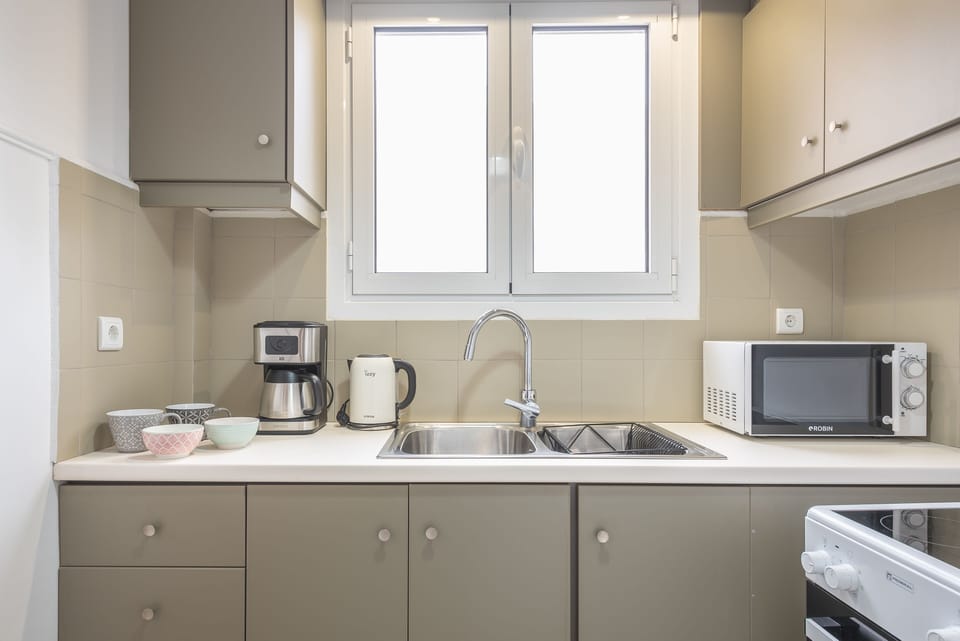 City Room | Private kitchen | Fridge, microwave, oven, stovetop