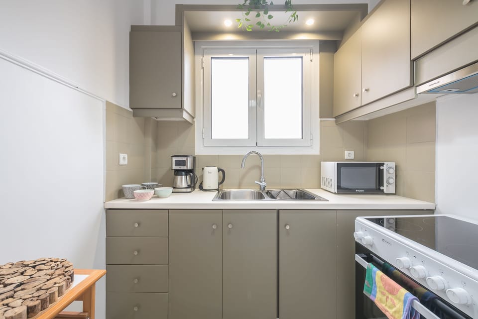 City Room | Private kitchen | Fridge, microwave, oven, stovetop