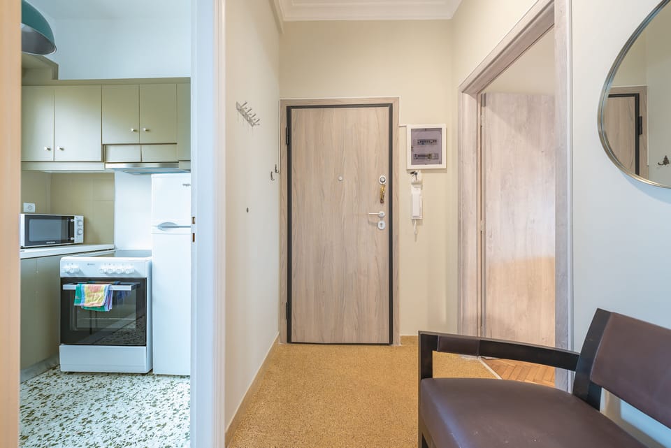 City Room | Desk, laptop workspace, free WiFi
