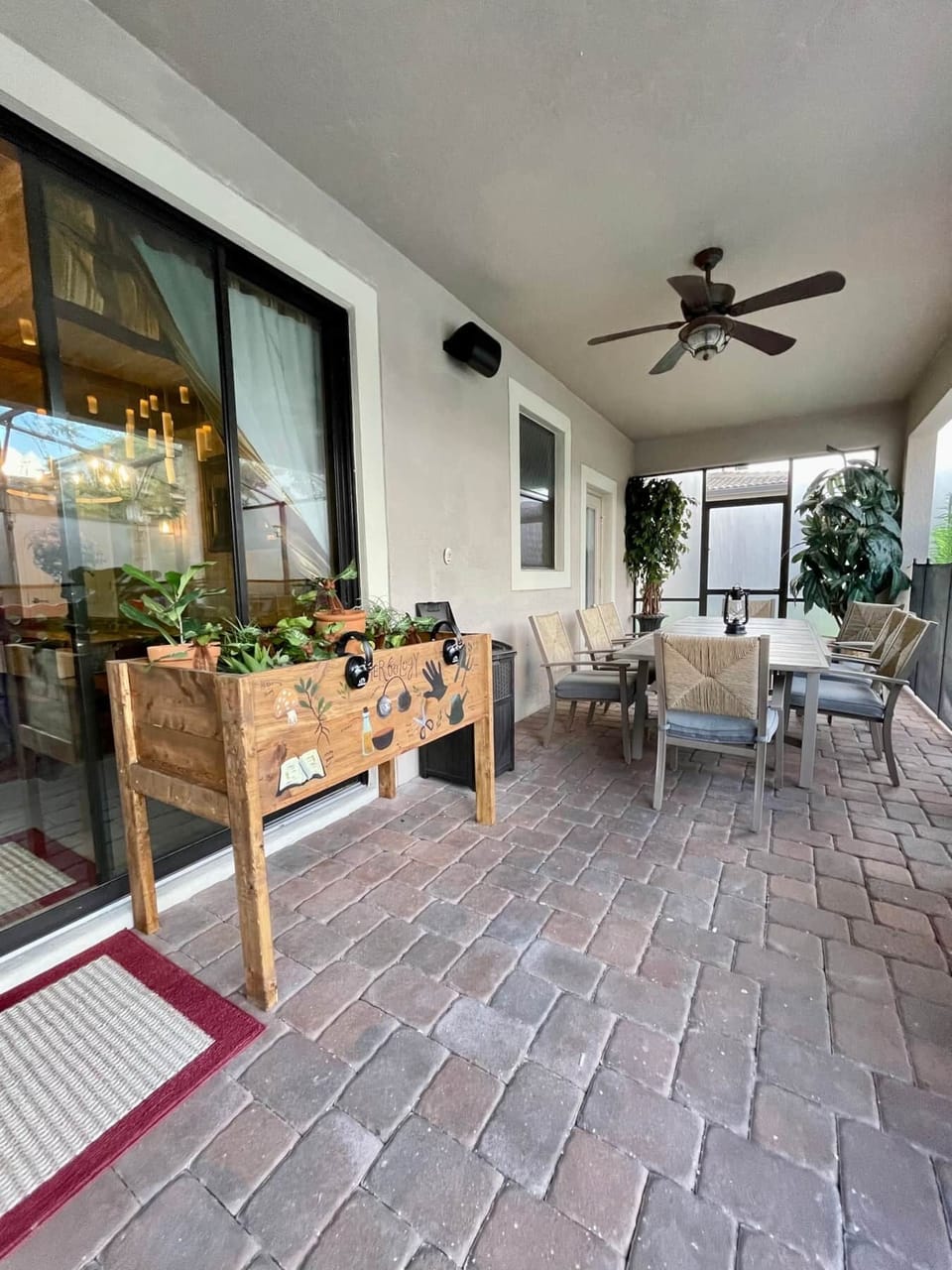 Garden themed lanai