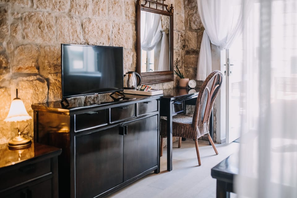 Deluxe Double Room, Terrace | Egyptian cotton sheets, premium bedding, Select Comfort beds, minibar