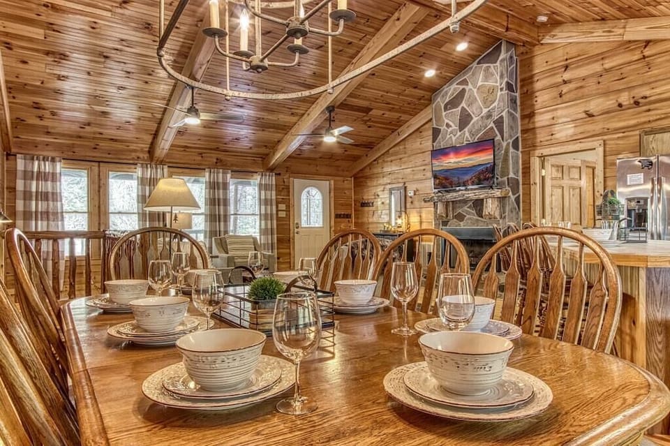 Cades Cove Escape's inviting dining table