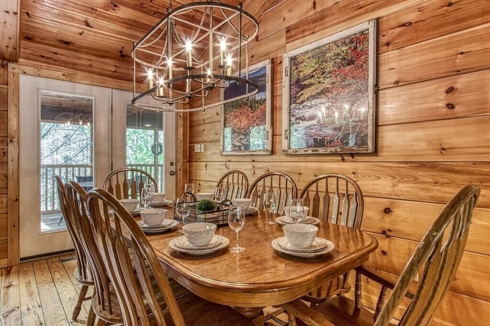 Cades Cove Escape's inviting dining table
