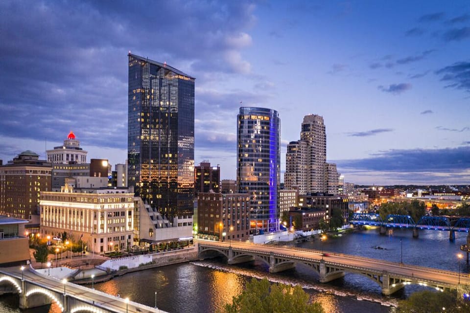 Explore all the amazing attractions & restaurants Downtown!