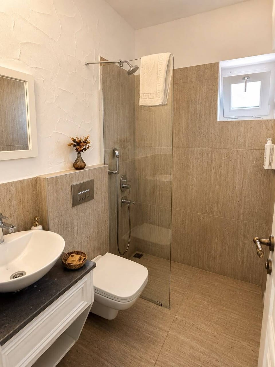 Shower, rainfall showerhead, free toiletries, hair dryer