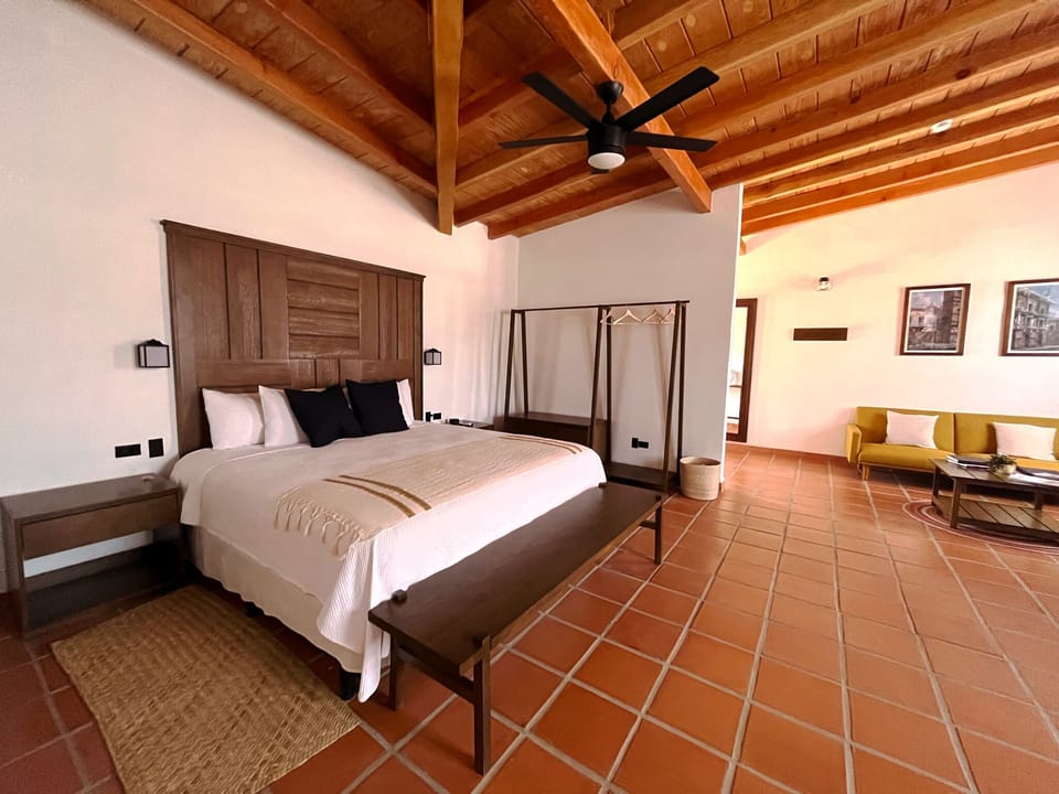 Master Suite | In-room safe, individually decorated, individually furnished, desk