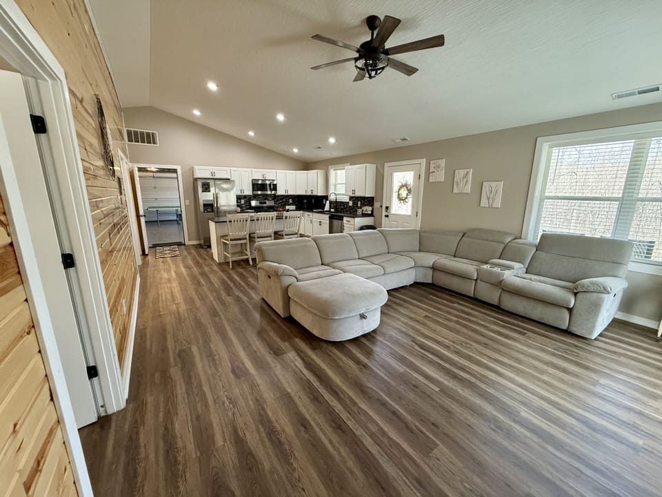 Living Room / Lounge