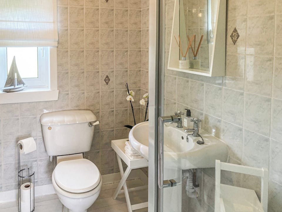 Shower room | Loch View, Grimshader