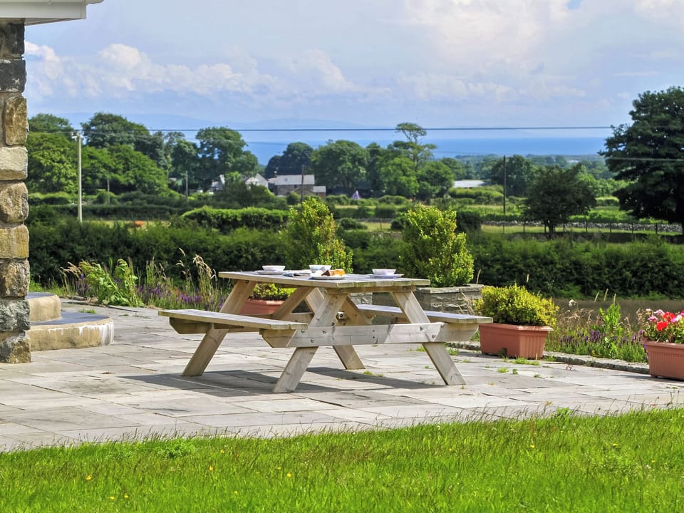 Outdoor area | Gelli Gron (Open Pastures), Llanystumdwy, near Llanarmon, Llyn Peninsula
