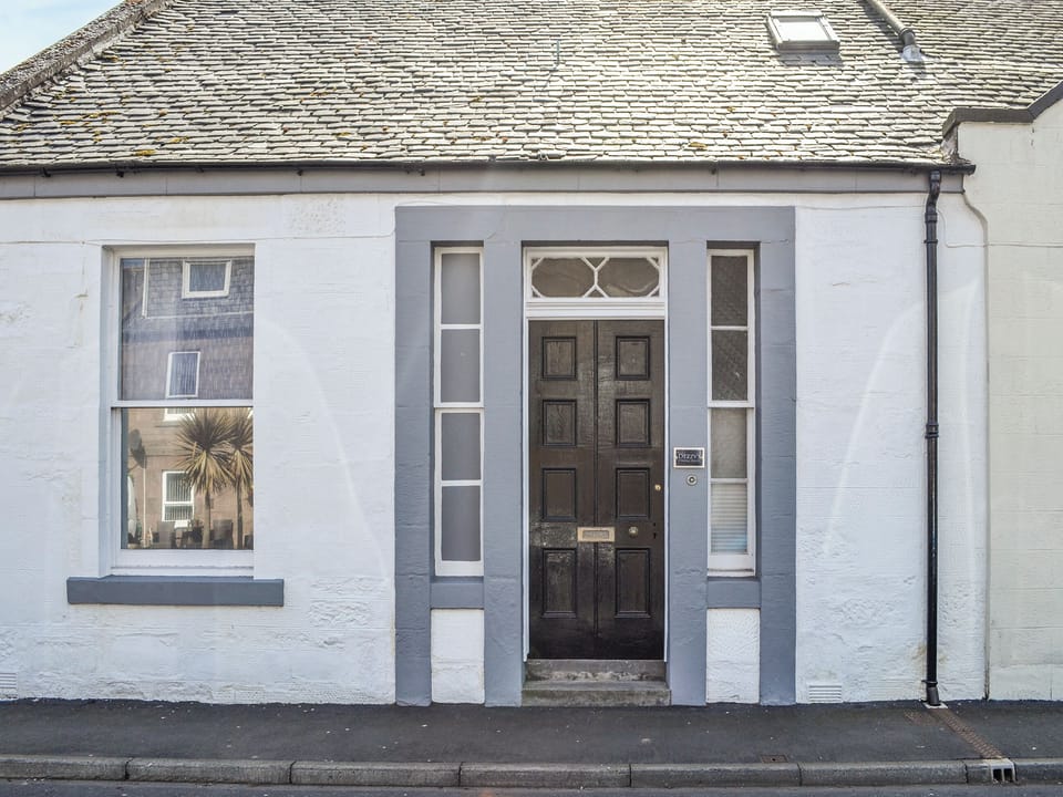 Exterior | Dezzy&rsquo;s, Montrose