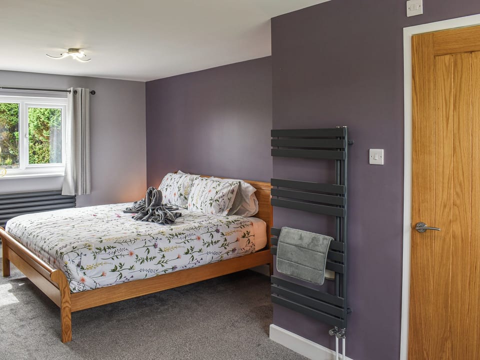 Double bedroom | Saville, Llanfaes
