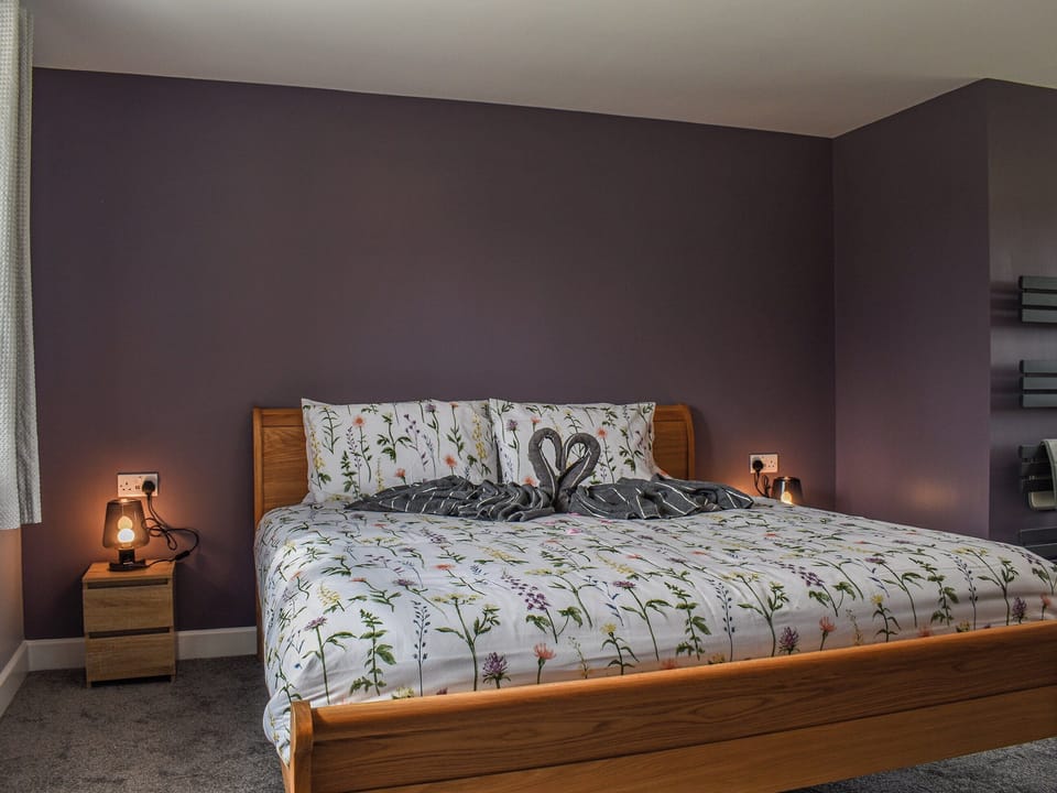 Double bedroom | Saville, Llanfaes