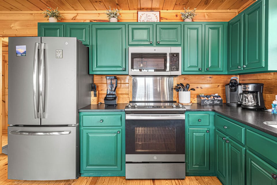 Full kitchen with all the tools you need to make and enjoy your delicacies.
