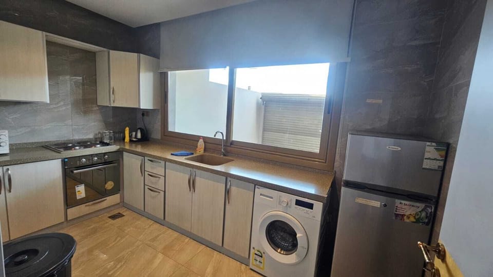 Comfort Villa | Private kitchen | Fridge, microwave, stovetop, electric kettle