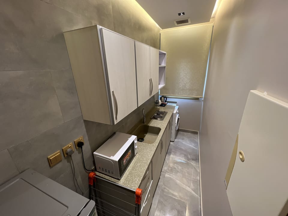 Comfort Apartment | Private kitchen | Fridge, microwave, stovetop, electric kettle