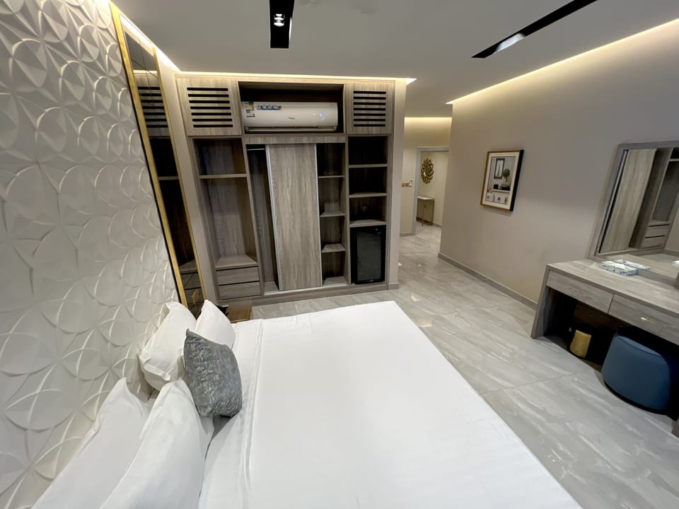Minibar, blackout drapes, soundproofing, iron/ironing board