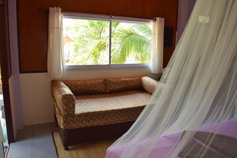 Beachfront | In-room safe, desk, free WiFi, bed sheets