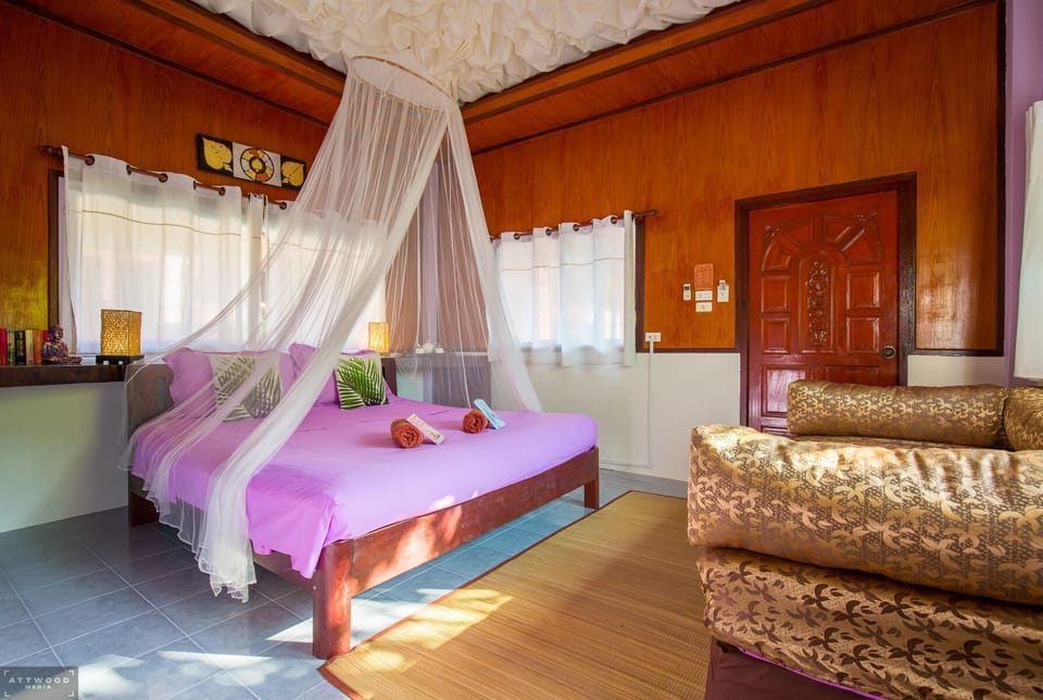 Beachfront | In-room safe, desk, free WiFi, bed sheets