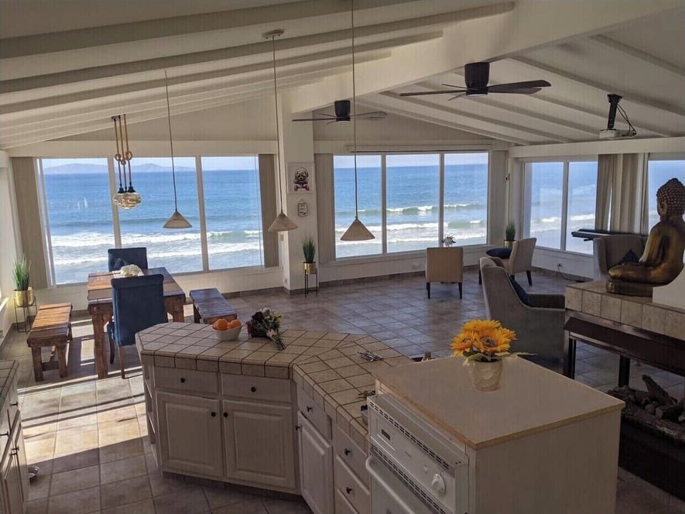 Top Floor living room with Full kitchen 
