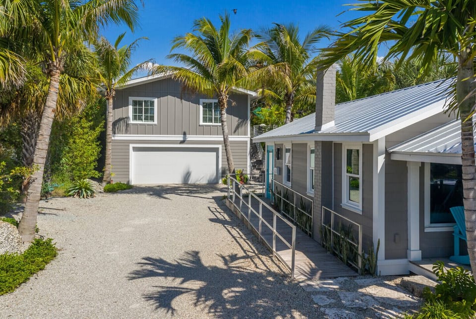 Prime location just off Pine Avenue