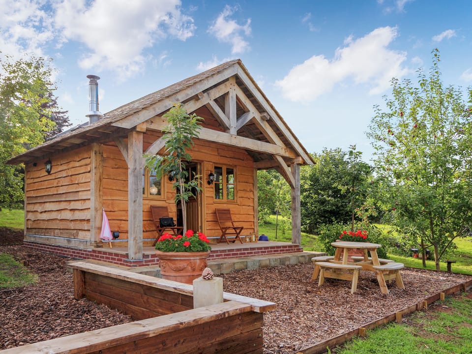 Exterior | Copperbeech Bowtop, Malpas