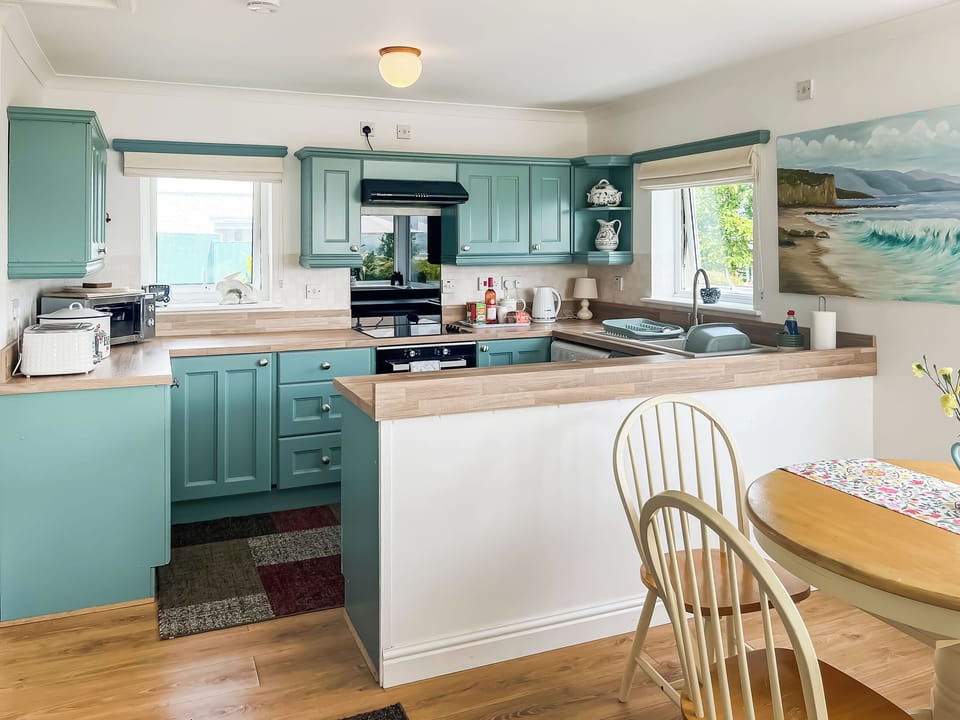 Kitchen/diner | Fron Cottage, Portmeirion