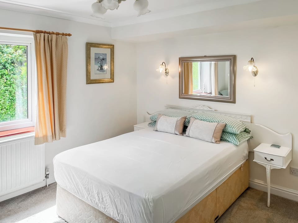 Double bedroom | Fron Cottage, Portmeirion
