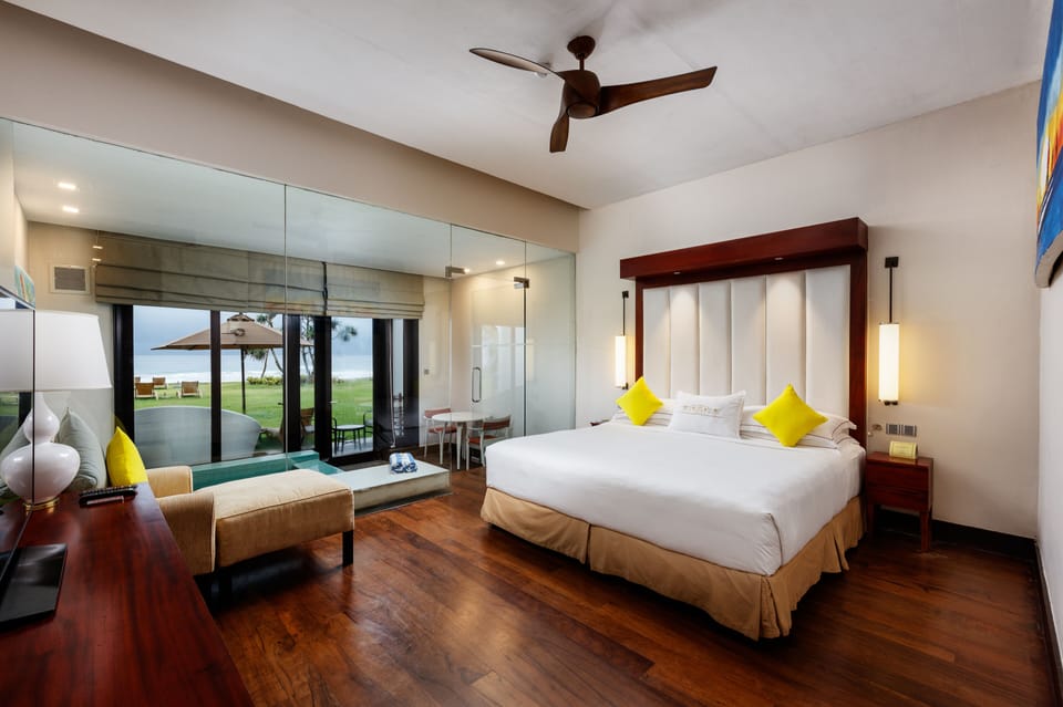 Beach Splash Room | Frette Italian sheets, premium bedding, in-room safe, desk