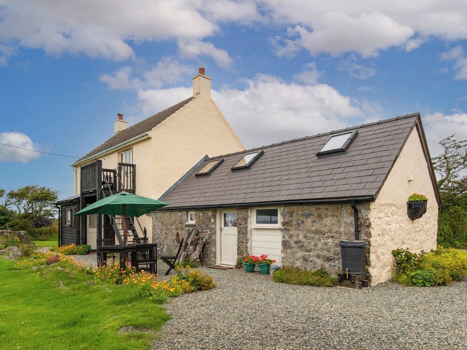 Exterior | Rogeston Mount, Druidstone Cross - near Nolton Haven