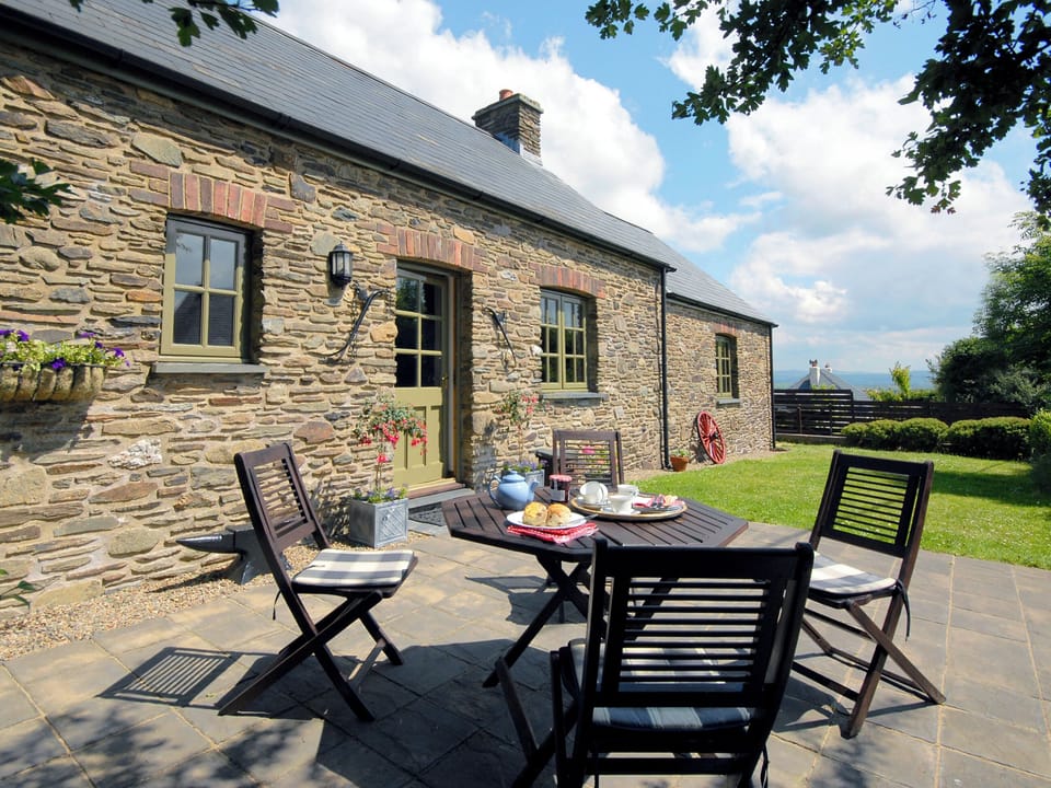 Outdoor area | Yr Hen Gof, Mathry