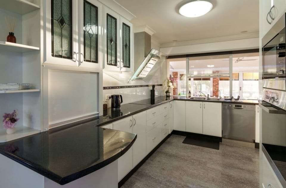 Kitchen with complete facilities