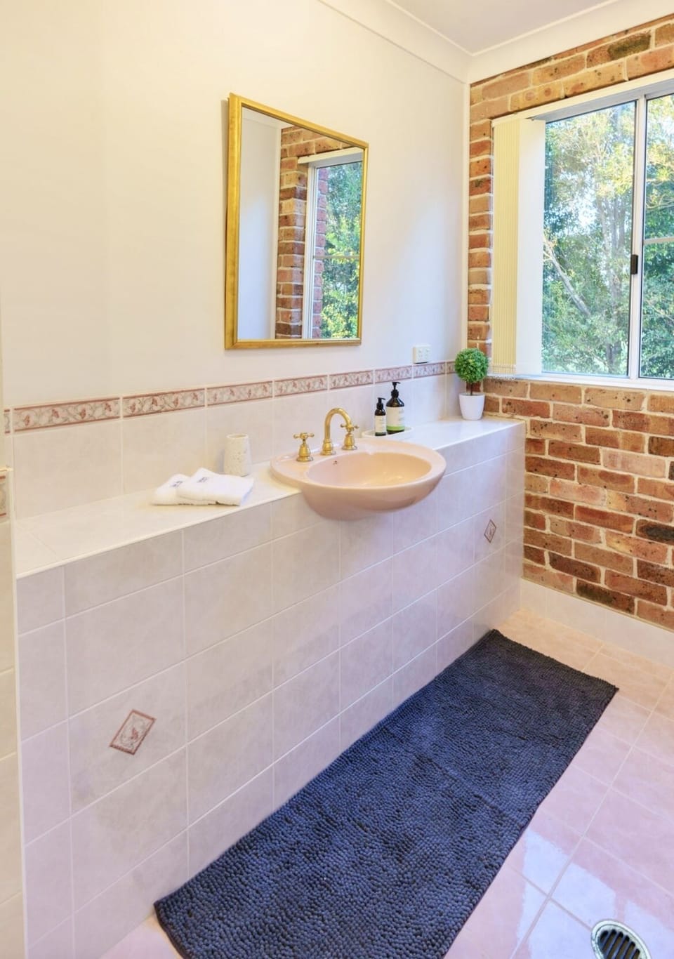 Main Bathroom for guests