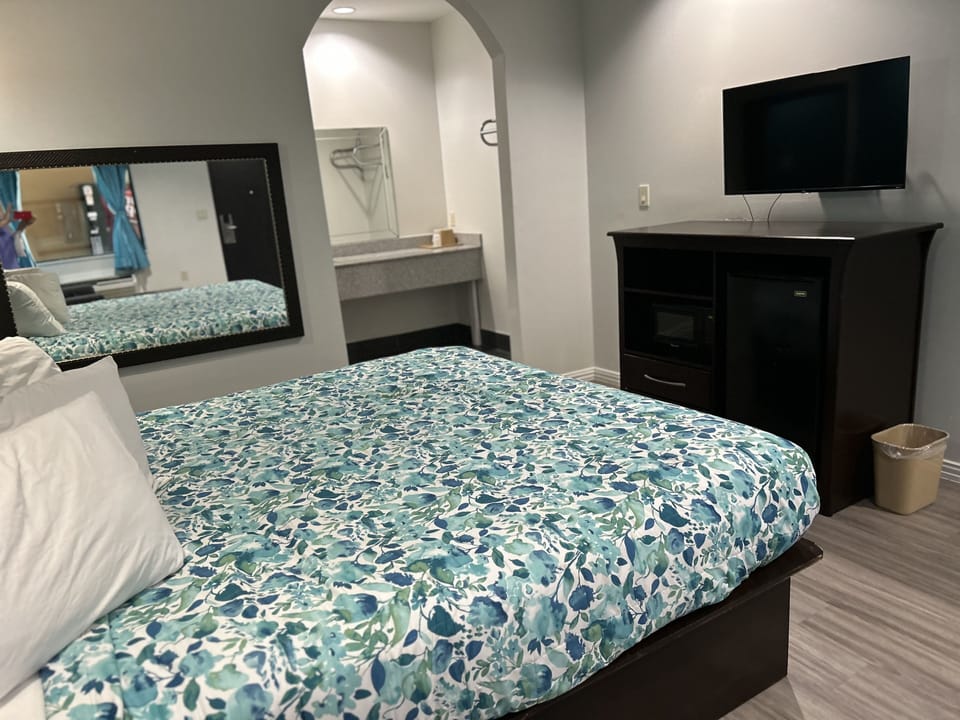 WiFi (free), bed sheets