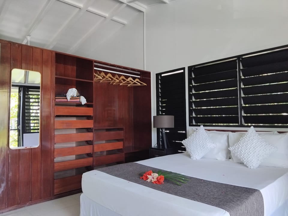 Executive Villa | Hypo-allergenic bedding, free WiFi, bed sheets