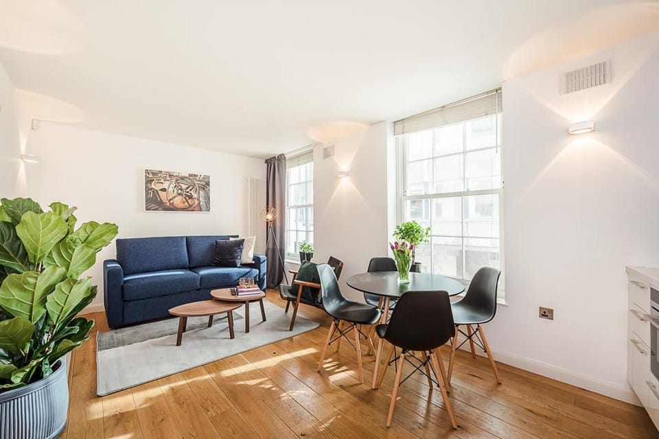 Apartment (1 Bedroom) | Living room