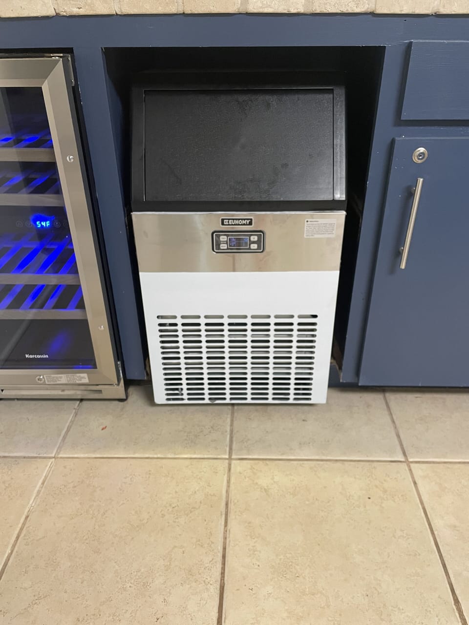 Commercial ice maker
