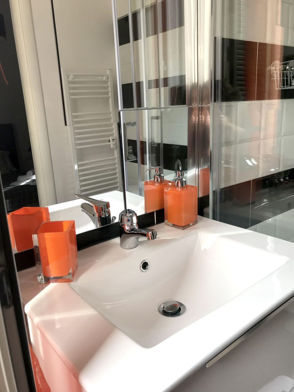 Double or Twin Room | Bathroom | Shower, rainfall showerhead, free toiletries, hair dryer