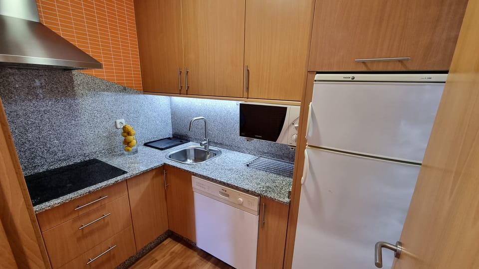Cocina moderna con lavavajillas