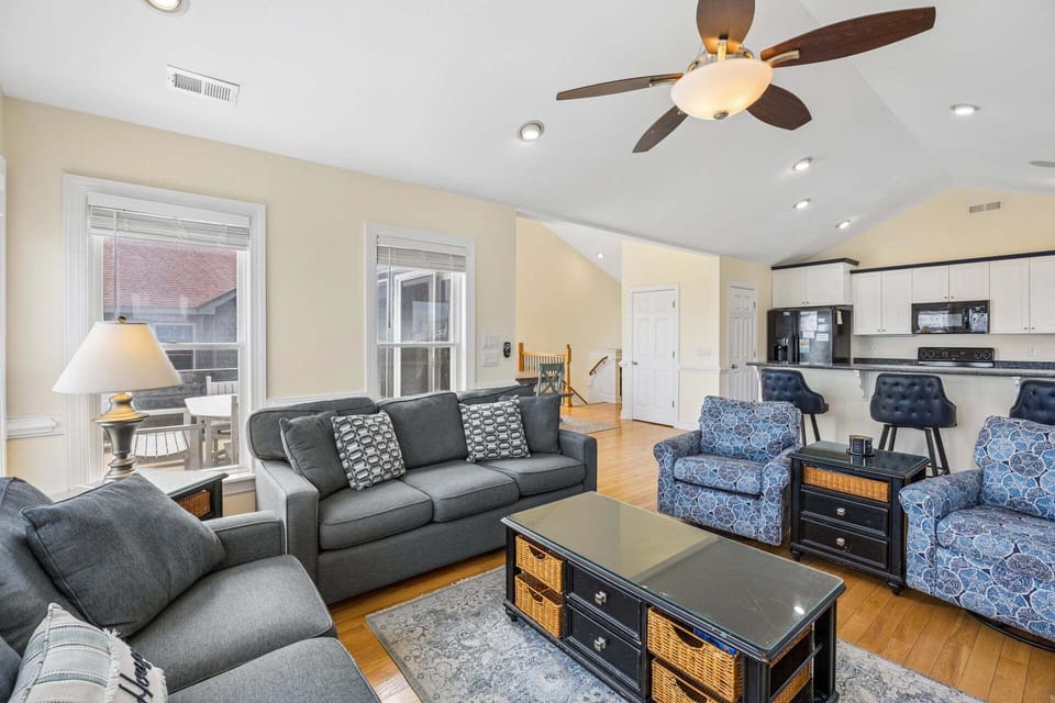 Relax in the spacious Living Area with plenty of sunshine.